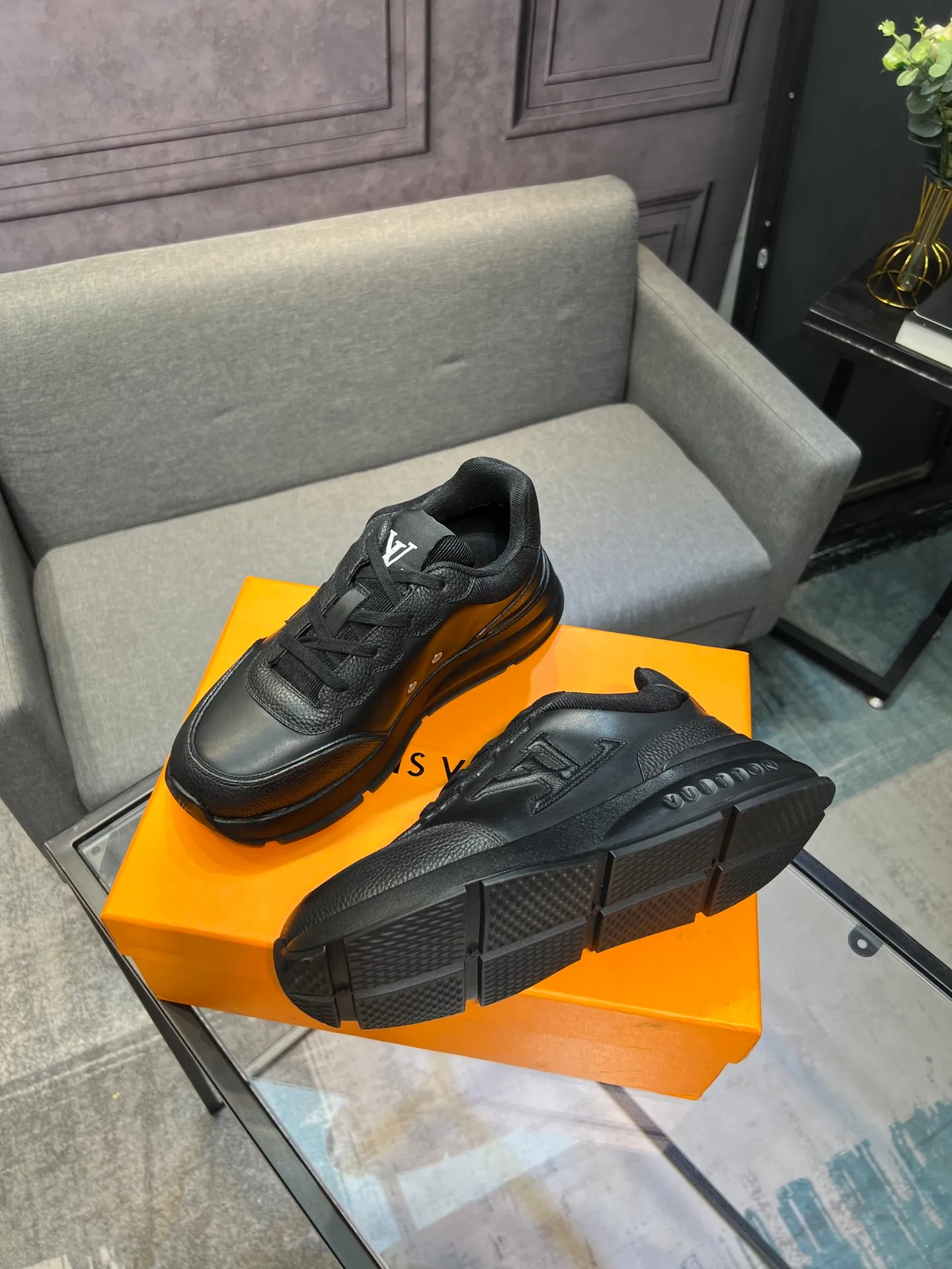 Men's shoes 💰640 LV | Louis Vuitton 2025𝐬𝐬 New spring and summer styles for couples, men's styles come out first. The counter features the latest casual shoes. Hard goods are new🆕 ❥Purchase level! Full of high-end feel! A popular model among bloggers at home and abroad, it’s retro and fashionable and looks amazing on your feet! Wear a lot of happiness! Mainly recommended model on the official website★ ▪️Upper: Original custom-made imported calfskin fabric ▪️Inner lining: breathable gauze imported from Italy ▪️Outsole: rubber foam ➕tpu high-end outsole ▪️Shoe size: 36-44 (customized for 45 and 46)